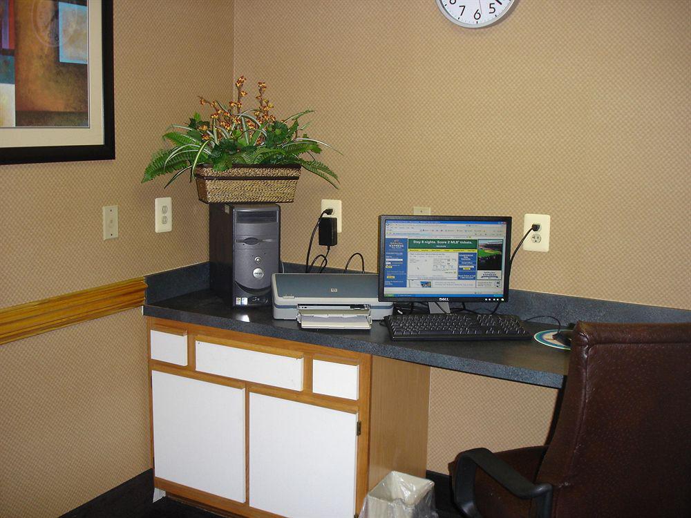 Holiday Inn Express Edgewood-Aberdeen-Bel Air Konforlar fotoğraf